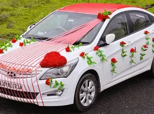Luxury wedding car in Udaipur with palace backdrop